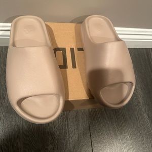 Worn once YZY slide for men or women size 6